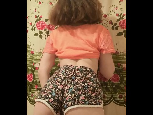 ❤️ Giovane pupa sexy fa uno striptease riprendendo i suoi pantaloncini alla telecamera Video di sessoal it.purchasexz.top ❌❤