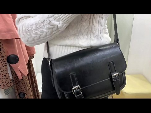 ❤️ Masturbazione pubblica della giovane cagna FeralBerry con un dildo nel camerino Video di sessoal it.purchasexz.top ❌❤